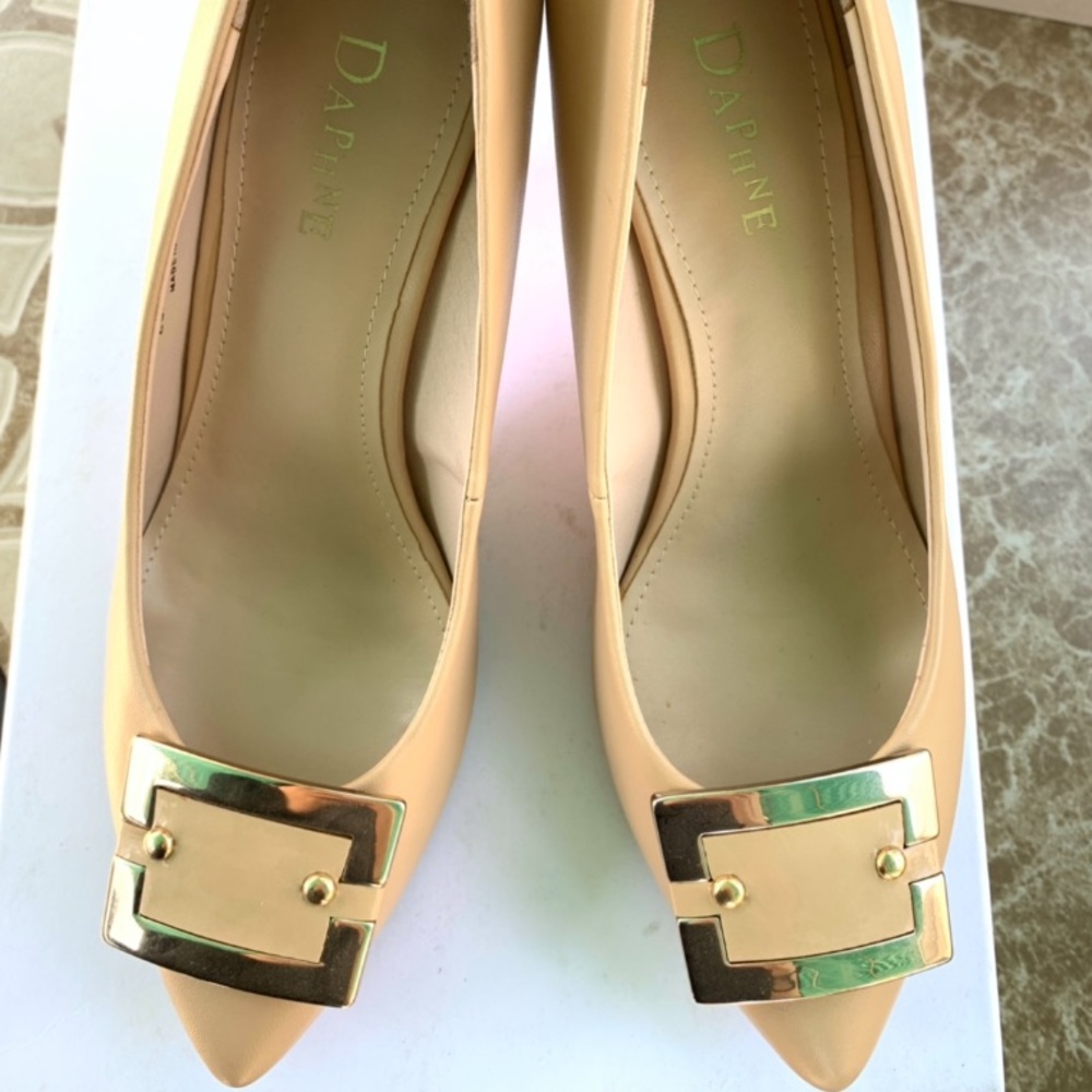 High heels - Picture 2 of 2
